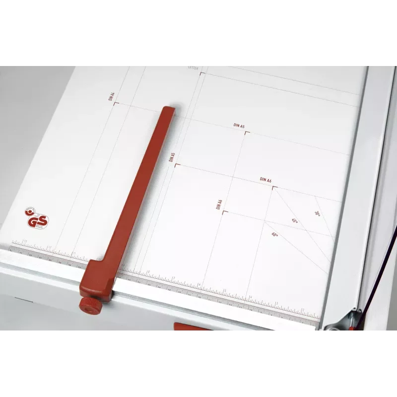 Butée et repères de format sur la table de la cisaille IDEAL 1046.