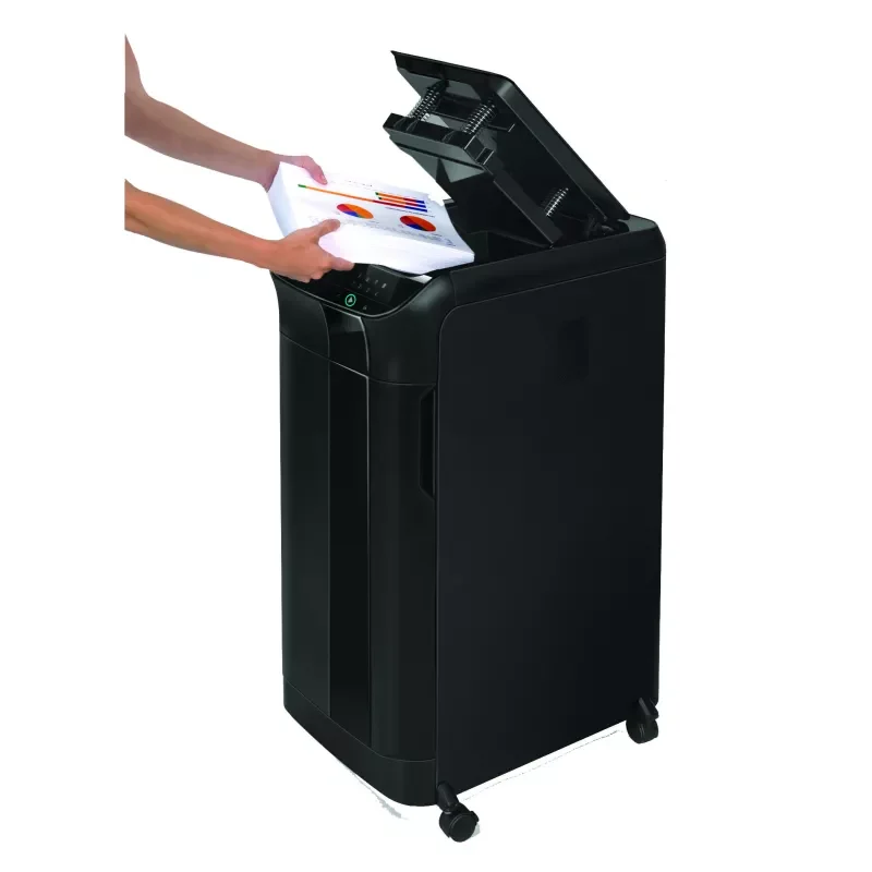 Chargement automatique d’un lot de documents sur le Fellowes AutoMax 550C.