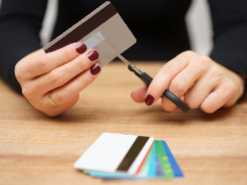 Comment détruire une carte de crédit