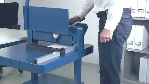 Démonstration du massicot papier DAHLE 842
